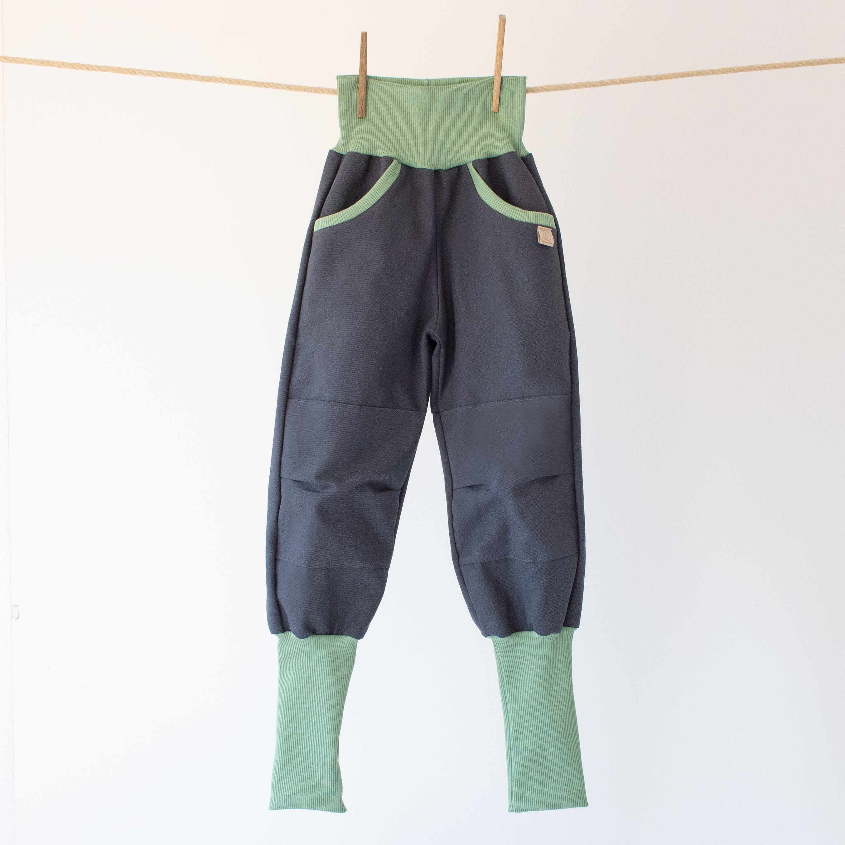 Wunschbrunnen Canvashose Anthrazit