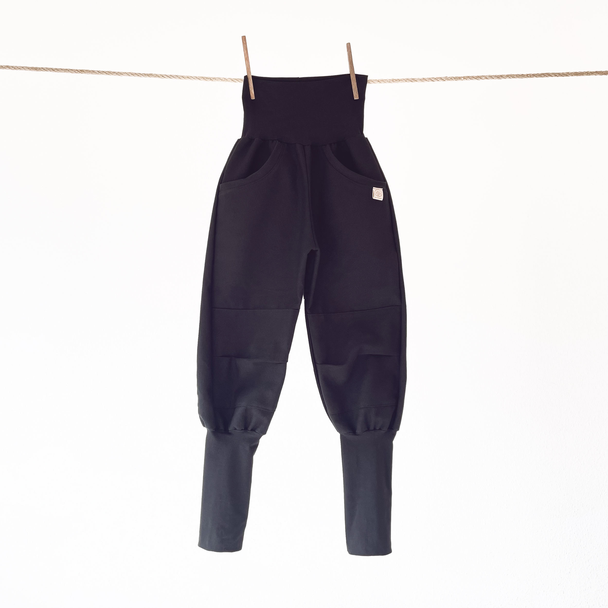 Wunschbrunnen Canvashose Schwarz